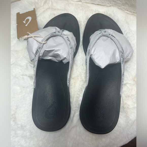 OluKai Ho’Opio Black & grey Sandals comfort island flip flops NWT Sz-9. RS - Picture 6 of 8